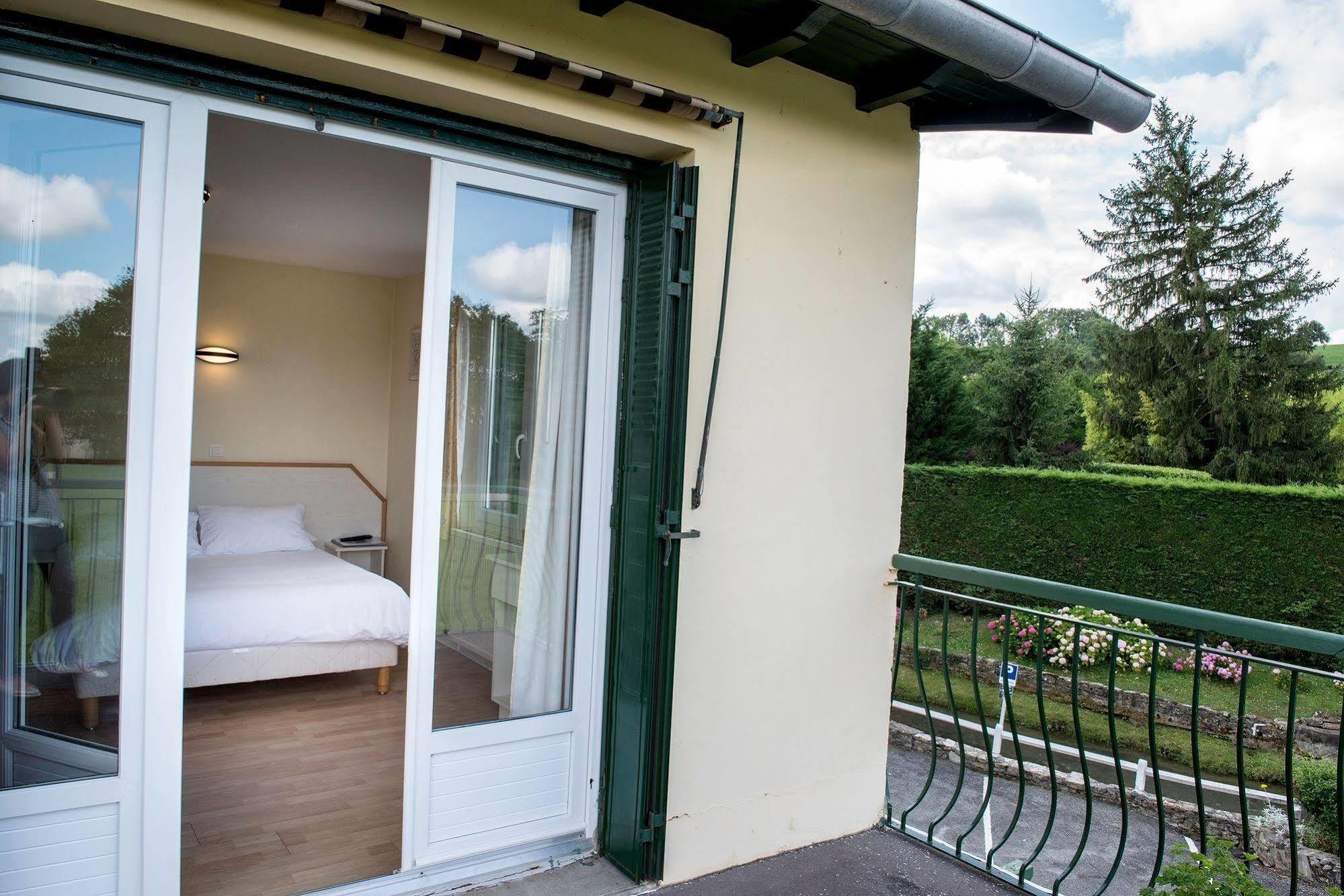 Logis Auberge Du Relais - Hotel & Restaurant Berenx Exterior foto